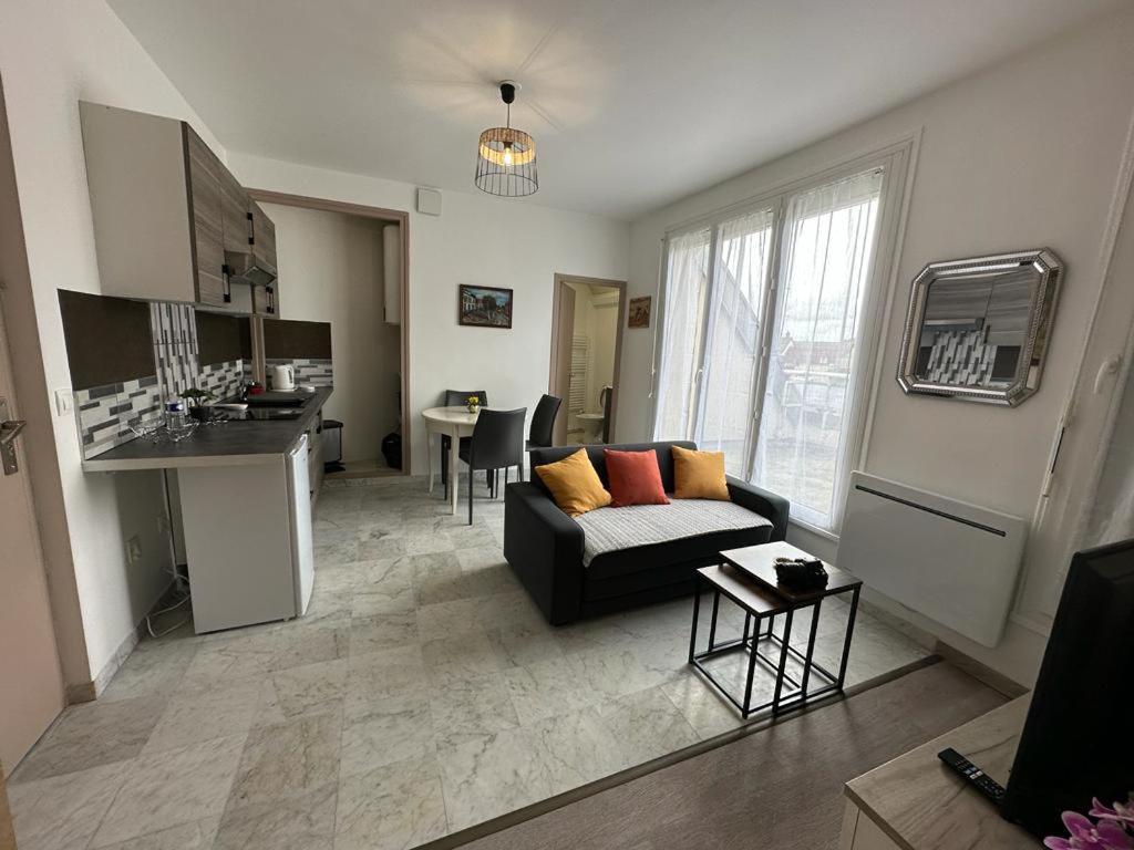 Spacious Flat Close To The Railway Station Troyes Eksteriør bilde